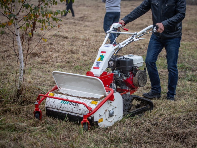 Unikalne udogodnienia techniczne kosiarko-karczownic Orec - profesjonalnych maszyn do koszenia i karczowania wysokich traw oraz do mechanicznego odchwaszczania upraw rzędowych